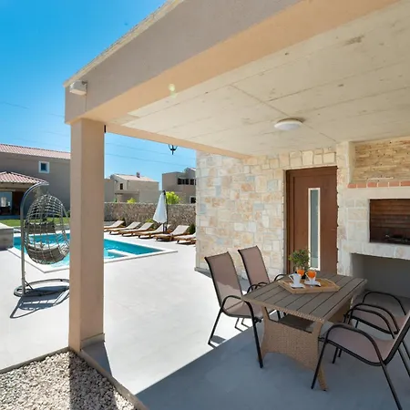 Rea 4 With Heated Pool 빌라