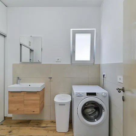 Rea 4 With Heated Pool פריבלאקה