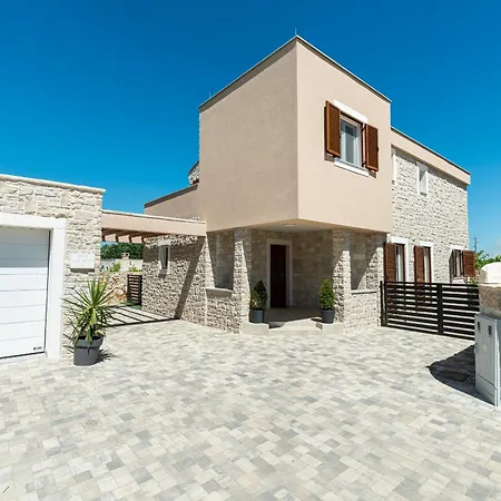 Rea 4 With Heated Pool וילה פריבלאקה