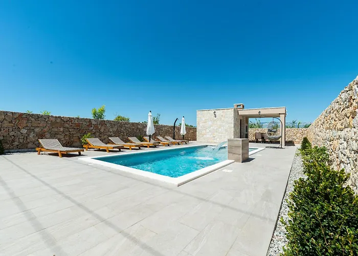 Rea 4 With Heated Pool 빌라