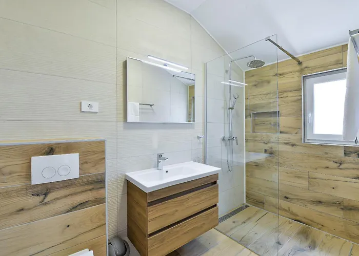 Rea 4 With Heated Pool