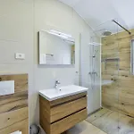Rea 4 With Heated Pool