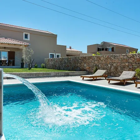 Villa Rea 4 With Heated Pool