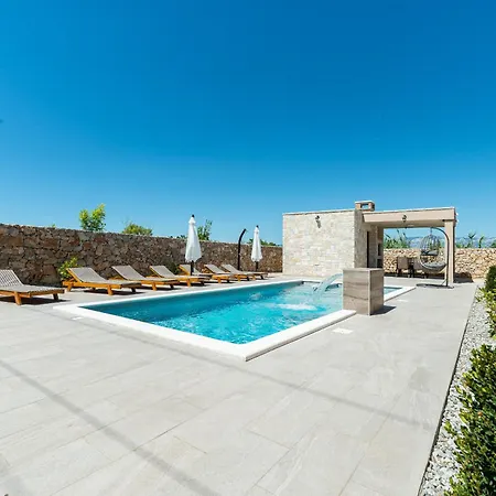 Rea 4 With Heated Pool Villa