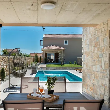 Rea 4 With Heated Pool *