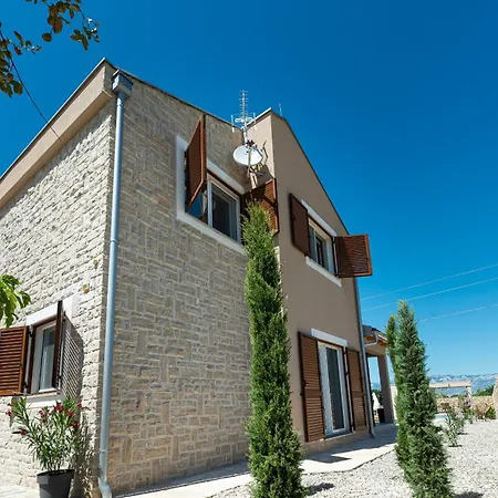 Rea 4 With Heated Pool