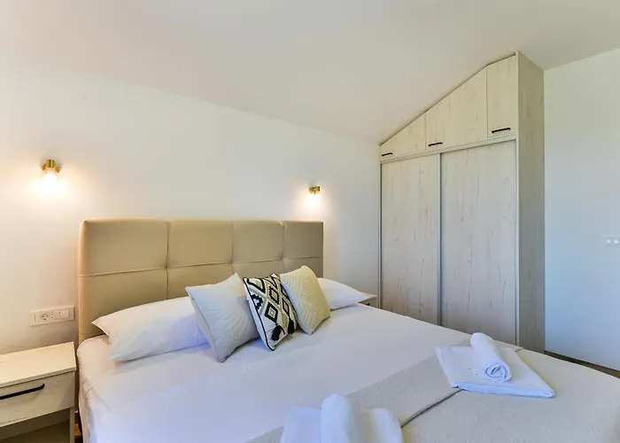 Villa Rea 4 With Heated Pool *