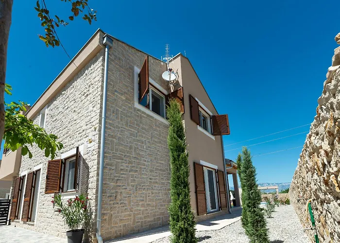 Rea 4 With Heated Pool